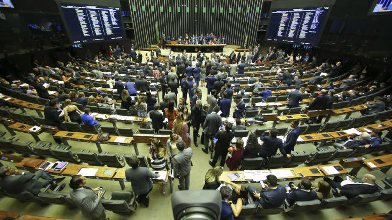 Artigo: Funcionários públicos devem ter seus direitos de volta