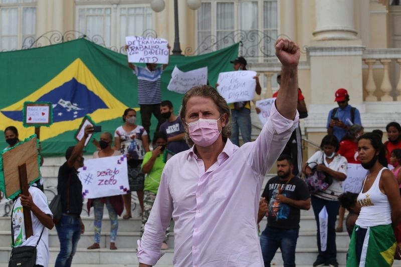 Movimentos sociais vão às ruas de Curitiba para que despejos continuem proibidos