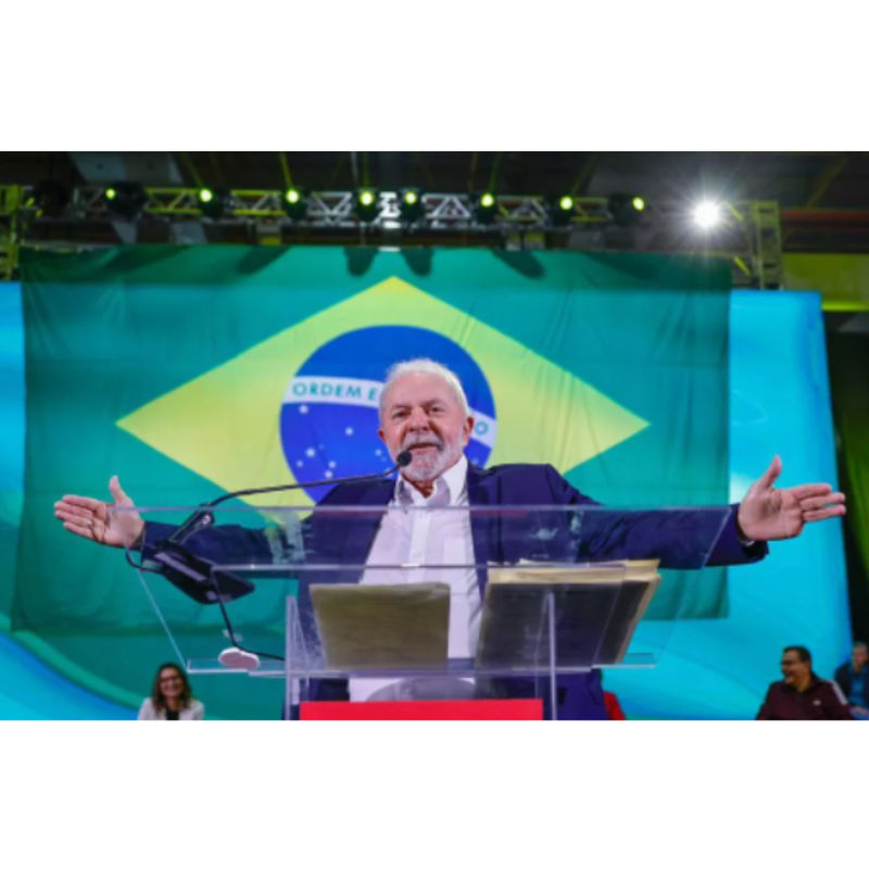 Eleitores de terceira via, intelectuais e professores declaram voto em Lula já no primeiro turno para derrotar o fascismo