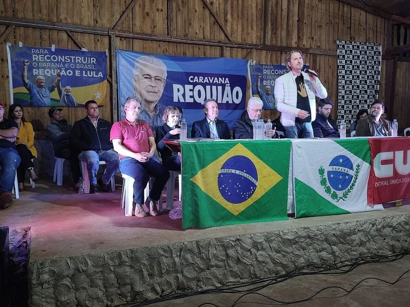 Zeca Dirceu participa de Caravana Requião em Quedas do Iguaçu