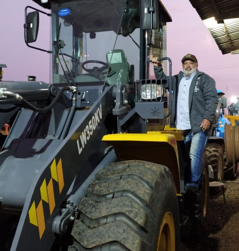 Mirador recebe pá-carregadeira para atender agricultura familiar