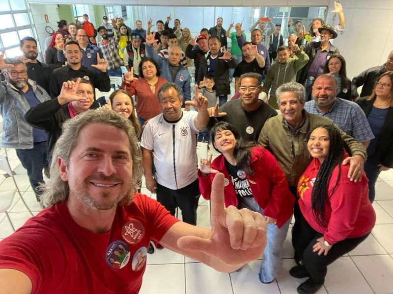 Em Araucária, Zeca Dirceu recebe o apoio da juventude e reafirma compromissos