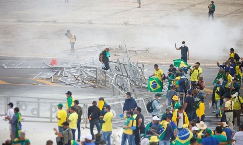 Reginaldo Lopes e Zeca Dirceu pedem ao STF identificação e prisão dos responsáveis pelos atos de terrorismo em Brasília