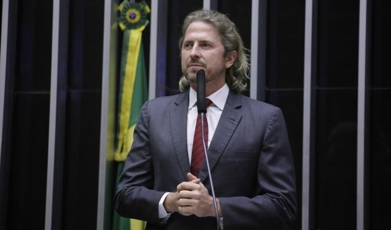 Zeca Dirceu pede pente fino em contratos de empresários golpistas com governo Bolsonaro