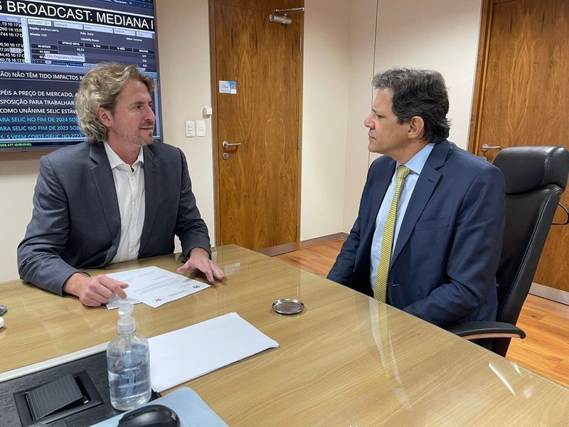 Zeca Dirceu reitera com Haddad compromisso por reforma tributária justa e solidária
