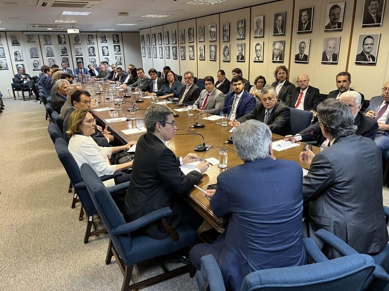 Zeca Dirceu afirma que Conselho da Petrobras reavaliará política de preços dos combustíveis