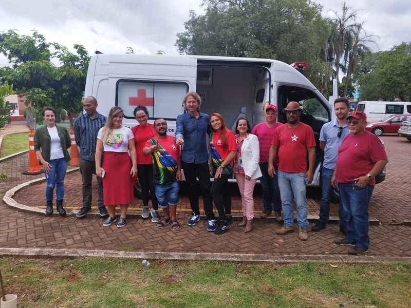 Zeca Dirceu entrega ambulância para município de Corbélia
