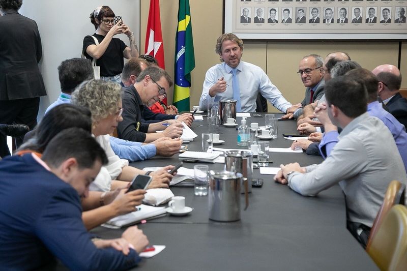 Zeca Dirceu quer Receita Federal na fiscalização da importação do leite em pó