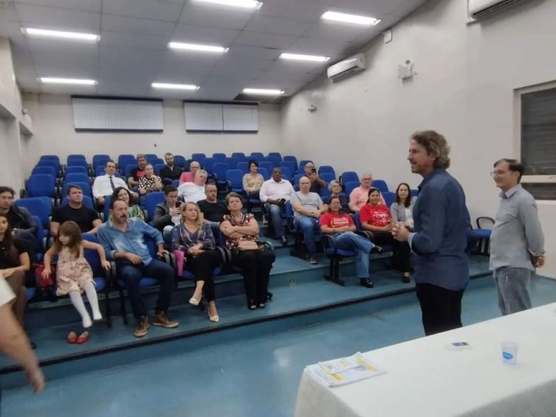 Unioeste Cascavel receberá recursos para aquisição de Projetores Multimídia
