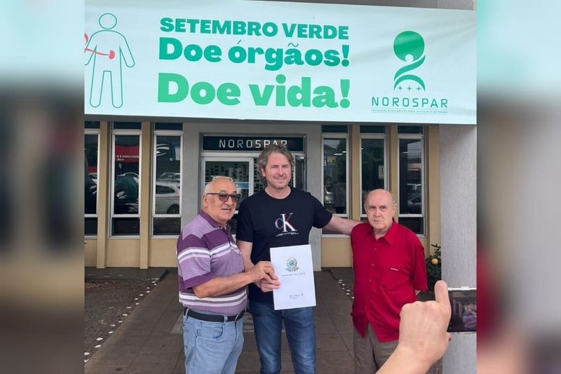 Zeca Dirceu entrega ordem bancária de 3,5 milhões à hospitais de Umuarama