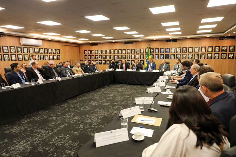 Em reunião com ministro da Justiça, Zeca Dirceu e lideranças de Guaíra reforçam segurança na fronteira