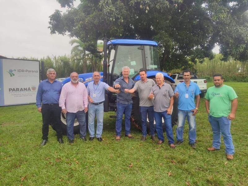 Mirador recebe trator destinado por Zeca Dirceu