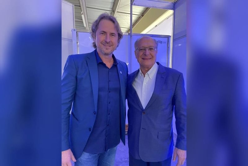 Zeca Dirceu acompanha Alckmin na inauguração das novas fábrica da JBS em Rolândia