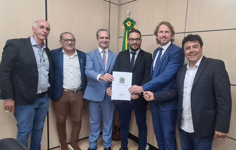 Zeca e prefeitos buscam expandir o ensino tecnológico no Paraná