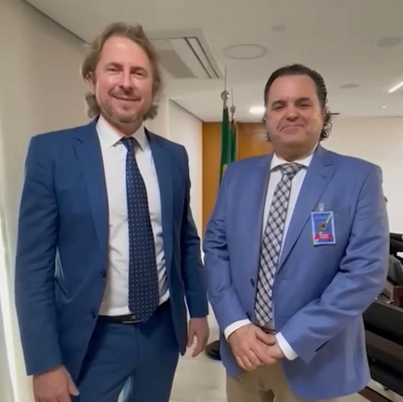 Zeca Dirceu celebra formatura da primeira turma de Medicina em Umuarama