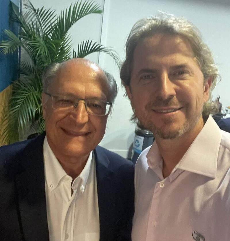 Zeca Dirceu acompanha Alckmin em Encontro dos Municípios Paranaenses