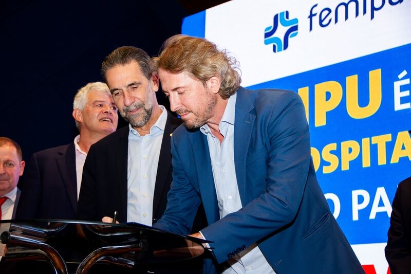 Zeca Dirceu comemora investimentos de R$ 1,25 milhão da Itaipu para a Santa Casa de Campo Mourão e Center Clínicas