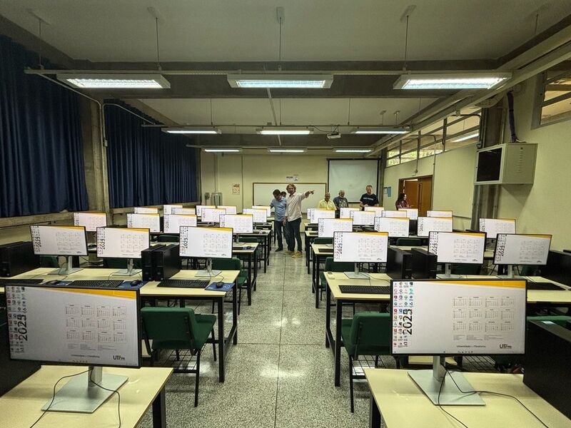 Zeca Dirceu entrega equipamentos para Universidade Tecnológica Federal do Paraná, campus de Campo Mourão