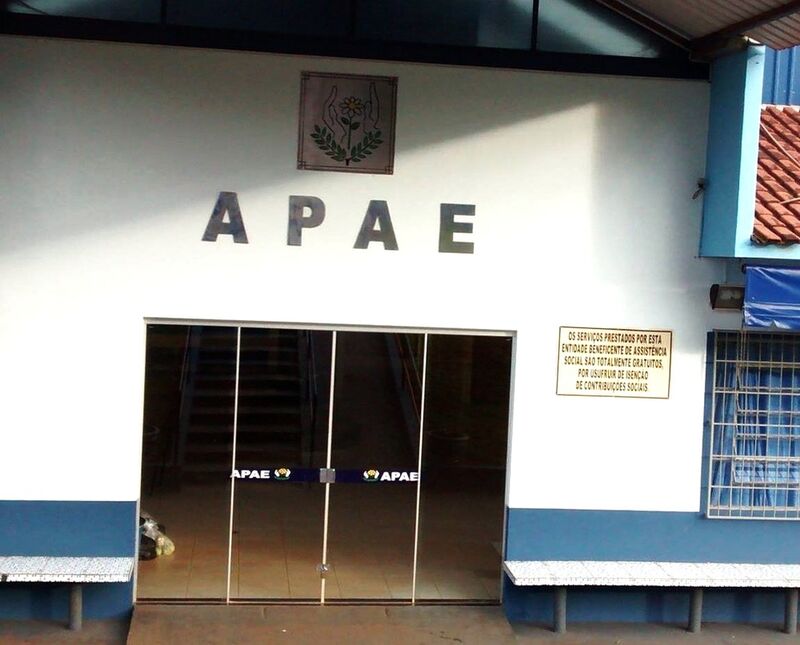 Zeca Dirceu comemora recursos da Itaipu para APAE de Barbosa Ferraz