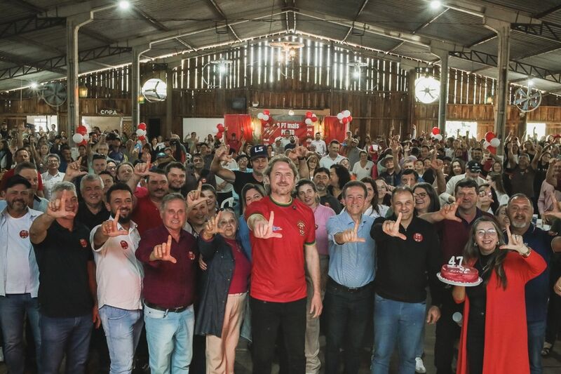 Em Ampére, Zeca Dirceu festeja aniversário e consolida o apoio do Sudoeste na disputa pelo comando do PT no Paraná