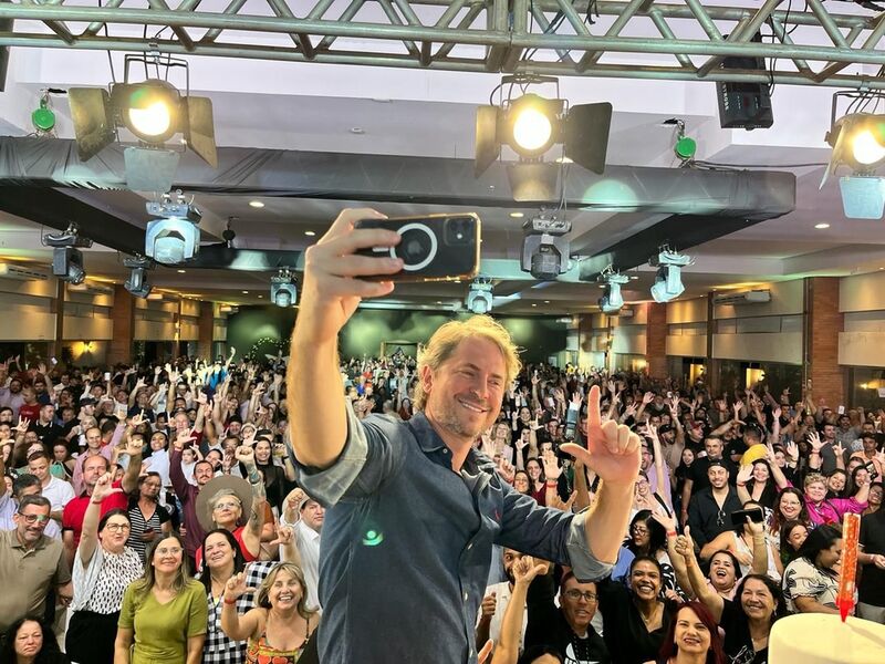 Jeann & Júlio fazem apresentação única em Umuarama neste sábado (21)