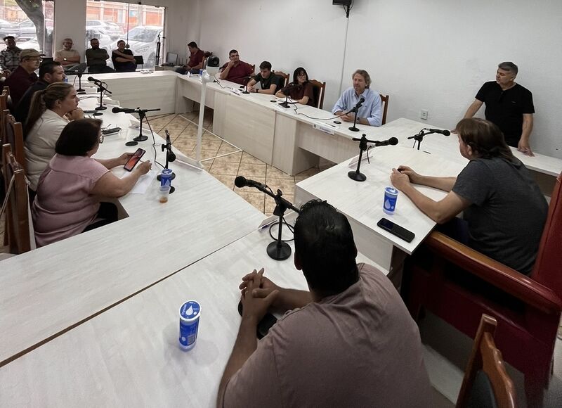 Zeca Dirceu discute investimentos em saúde e infraestrutura com lideranças de Cruzeiro do Oeste