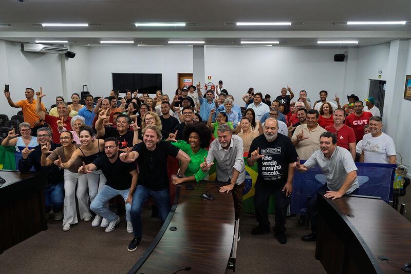 Zeca Dirceu reforça papel do PT na defesa da democracia em plenária em Umuarama