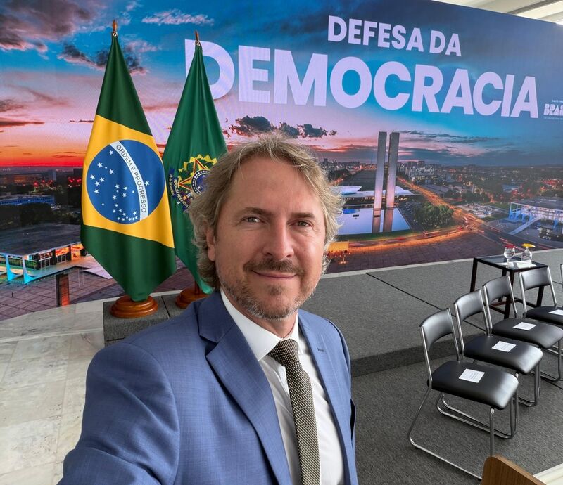 “O 8 de janeiro é um dia que jamais será esquecido”, diz Zeca em cerimônia onde Lula veta lei dos golpistas
