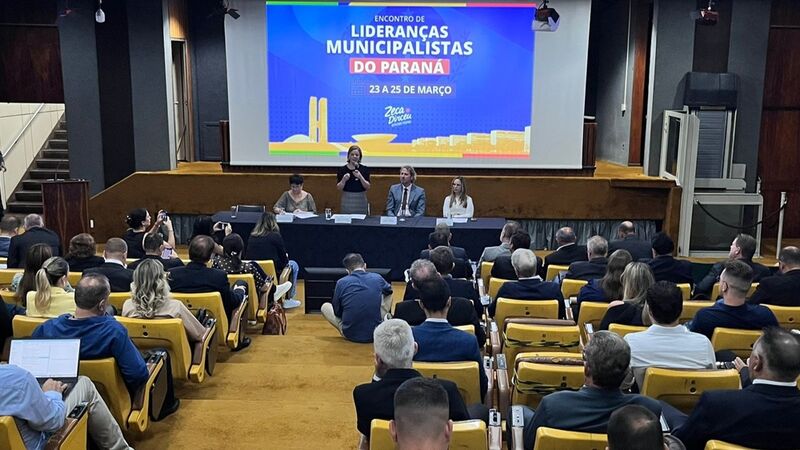 “Zeca reuniu metade do ministério do Lula”, diz Boulos em segundo dia de encontro em Brasília
