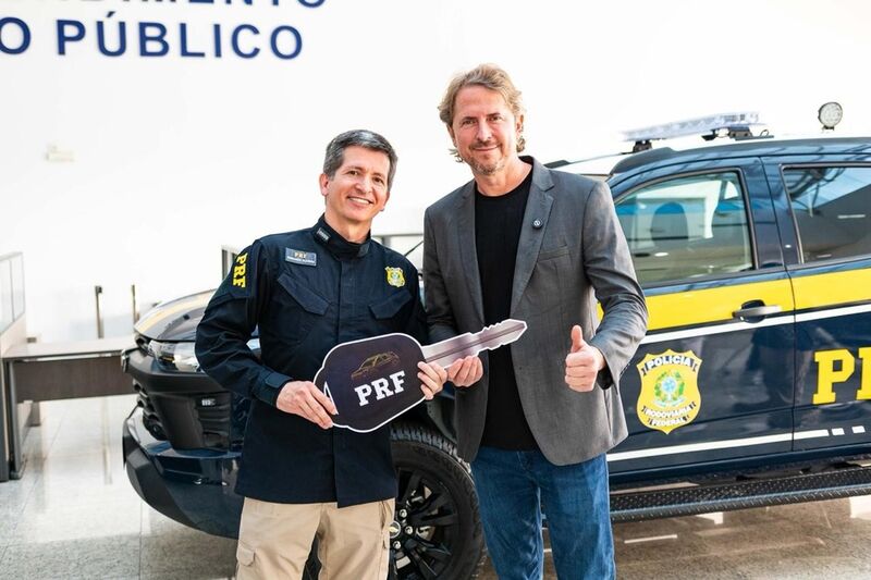 “Que esses veículos permitam ações ainda mais fortes”, afirma Zeca Dirceu em entrega de viaturas à PRF-PR