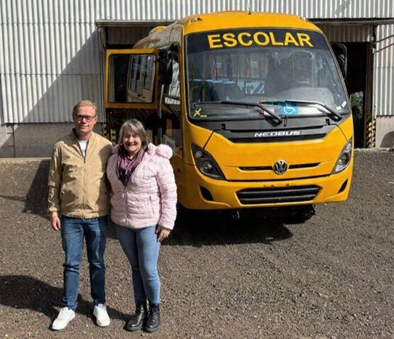 Estudantes de Pato Branco ganham novo ônibus escolar com emenda de Zeca Dirceu