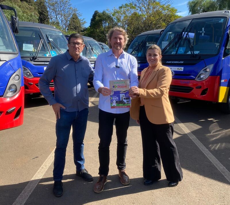 Pacientes do SUS de Formosa do Oeste ganham novo micro-ônibus para viagens de consultas e tratamentos
