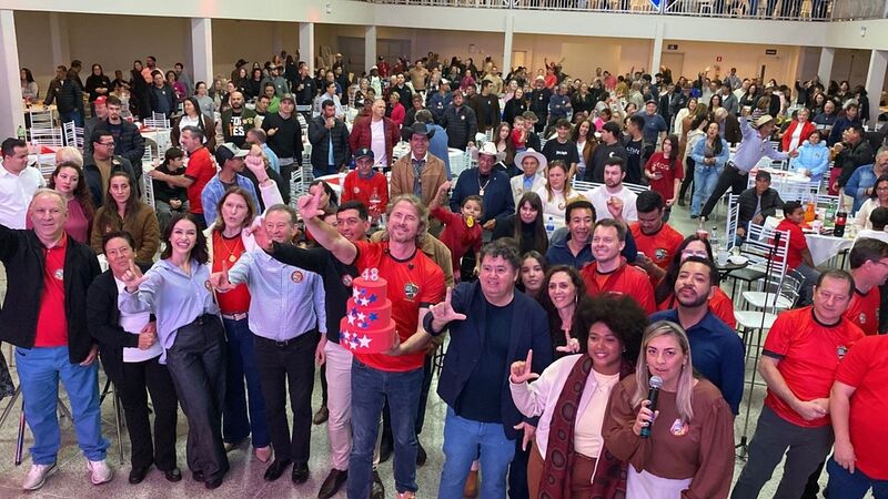 Zeca Dirceu reúne mais de mil lideranças, ao lado de Dr. Antenor, em aniversário solidário em Guarapuava