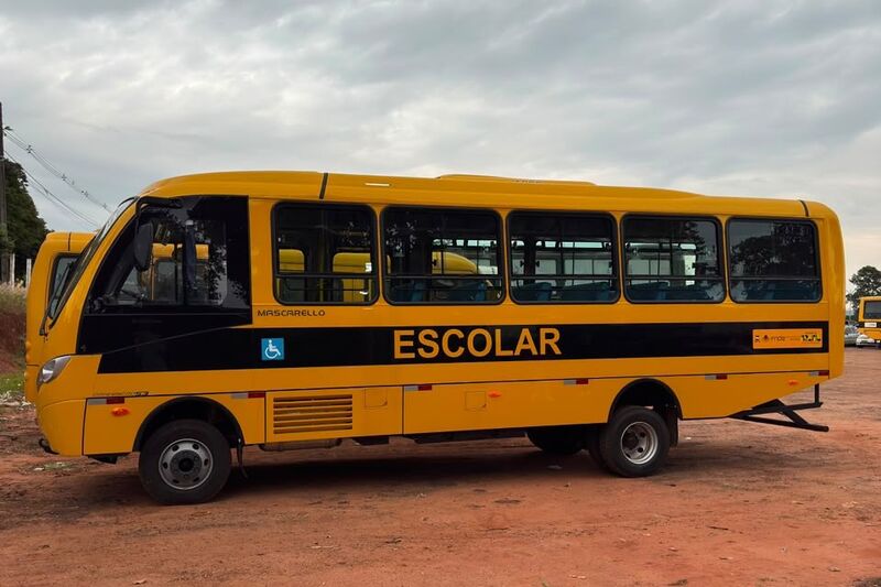Estudantes da zona rural de Cruzeiro do Oeste ganham novo ônibus escolar após articulação de Zeca Dirceu