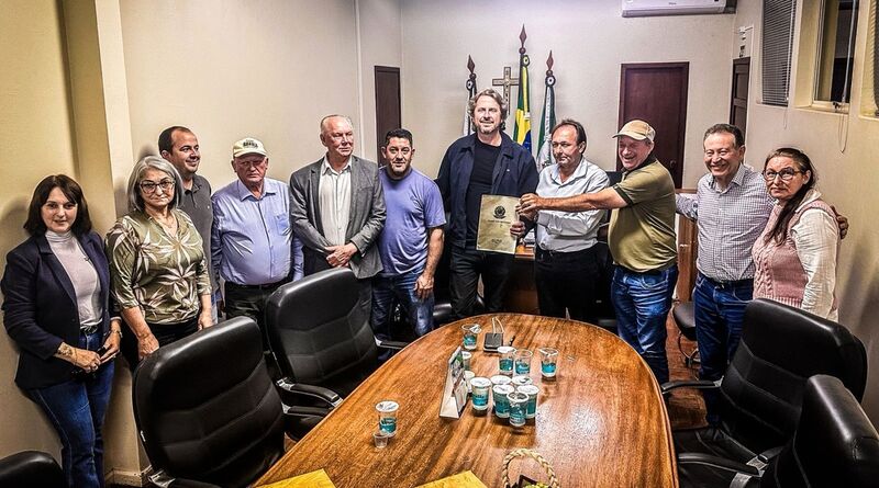 Comunidade rural de Capanema conquista nova etapa do calçamento com emenda de Zeca Dirceu