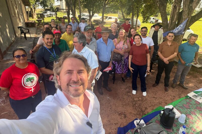 No Assentamento Milton Santos, Zeca Dirceu reforça parceria com agricultores e abre diálogo para novos investimentos